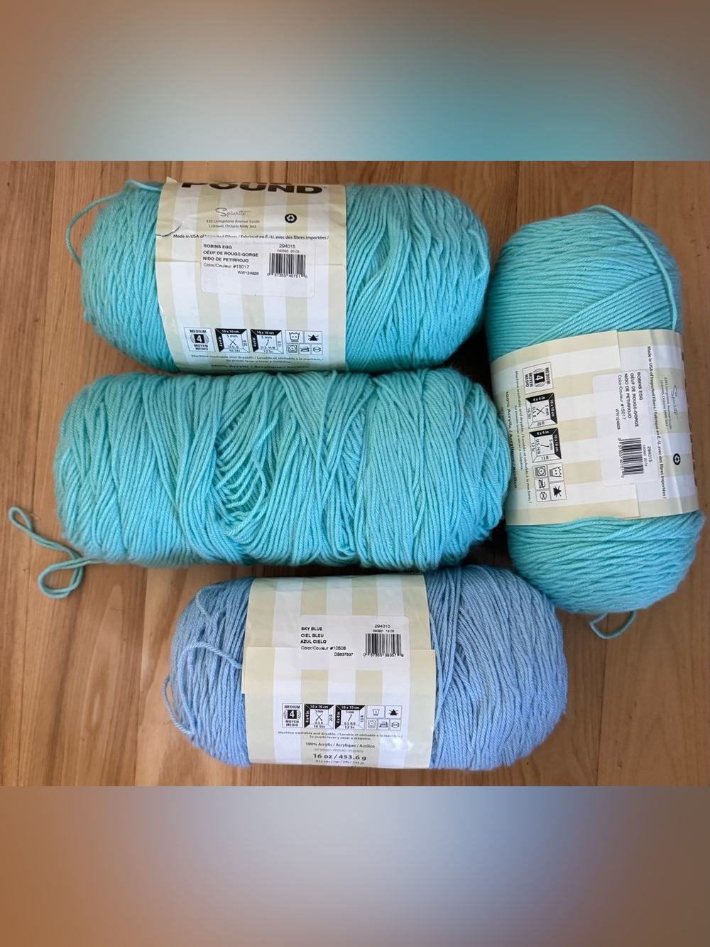 Caron One Pound Yarn Lot 4 Robins Egg Sky Blue Acrylic Worsted 64 Oz - Picture 3 of 3